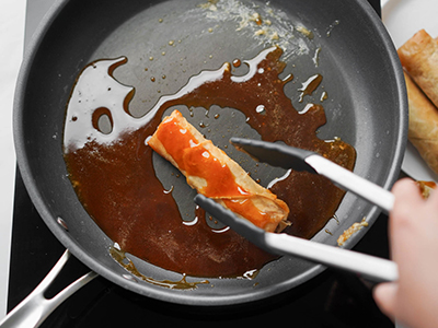 turon with caramel in pan